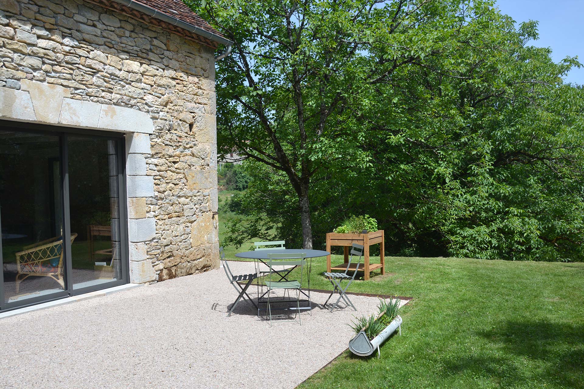 façade traditionnelle du gîte en pierre